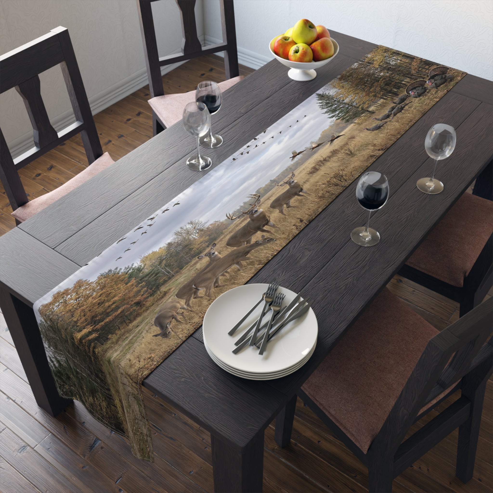 Wandering Deer/Table Runner (Cotton, Poly)