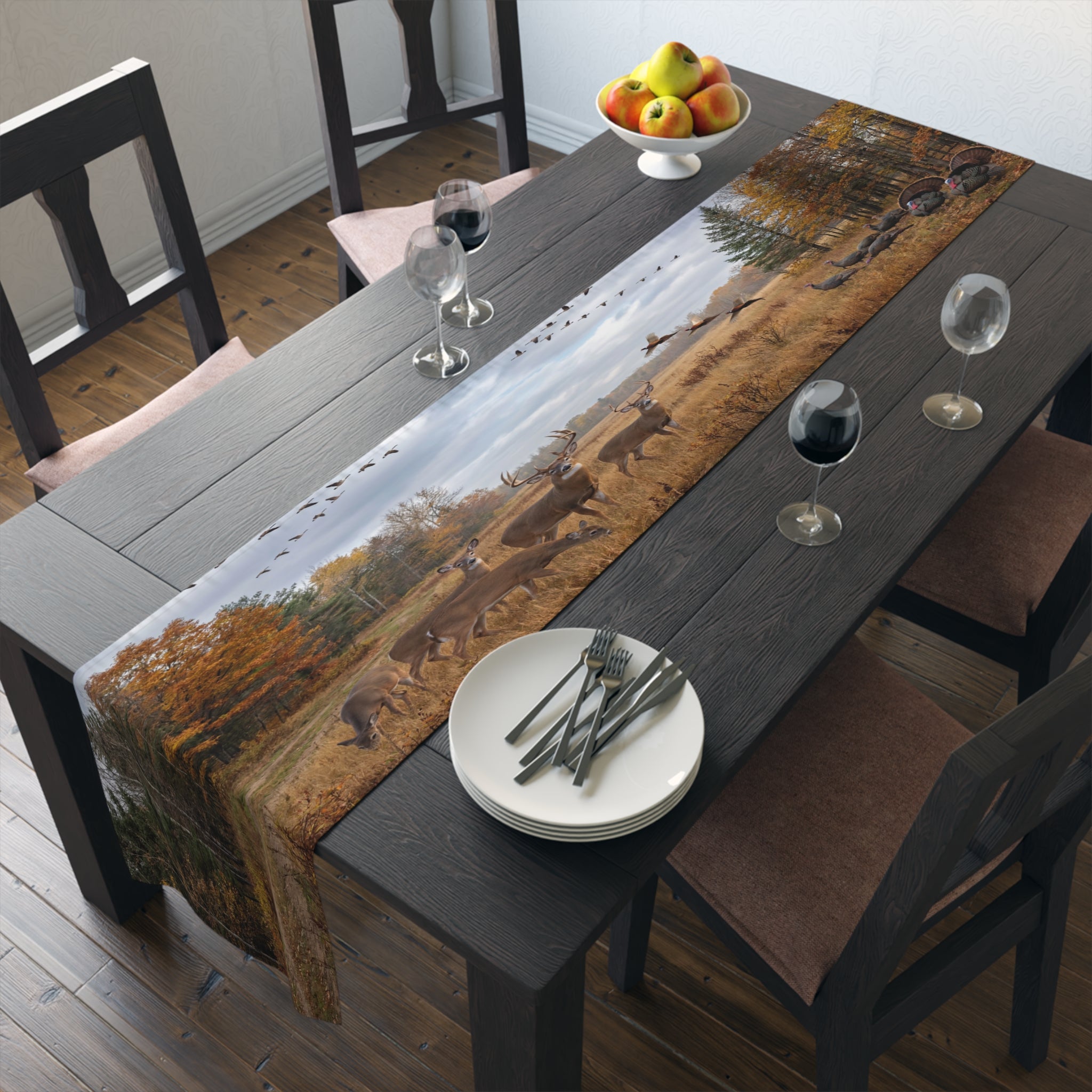 Wandering Deer/Table Runner (Cotton, Poly)