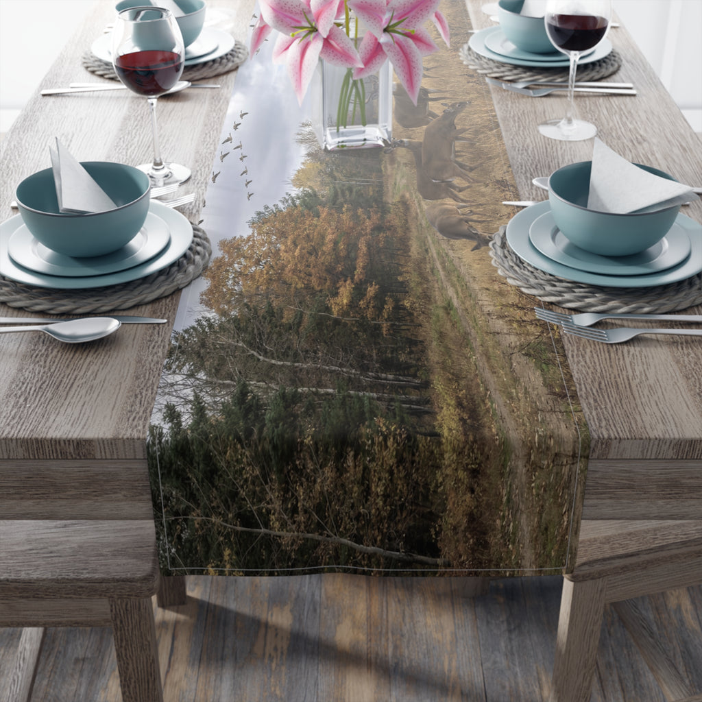 Wandering Deer/Table Runner (Cotton, Poly)