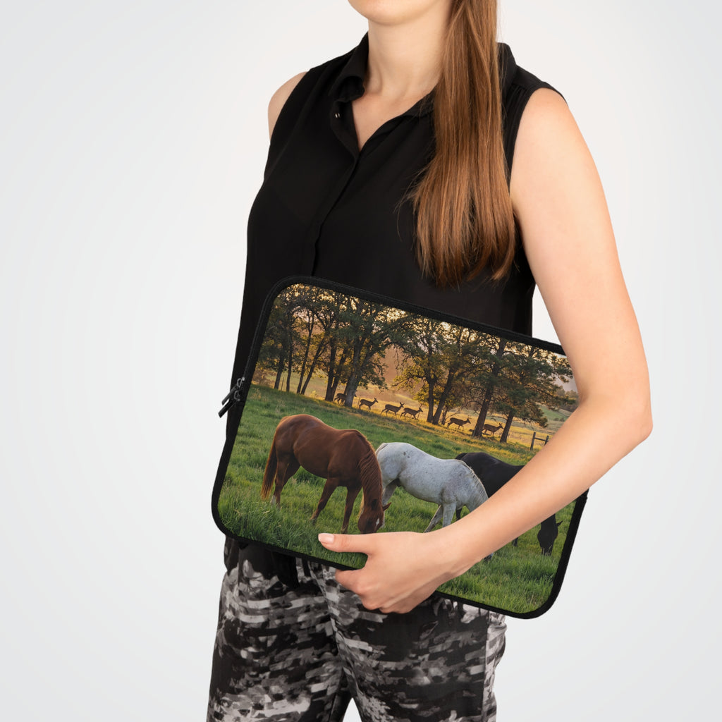 Laptop Sleeve Horse Pasture / Scenic Grazing Horses Laptop Case