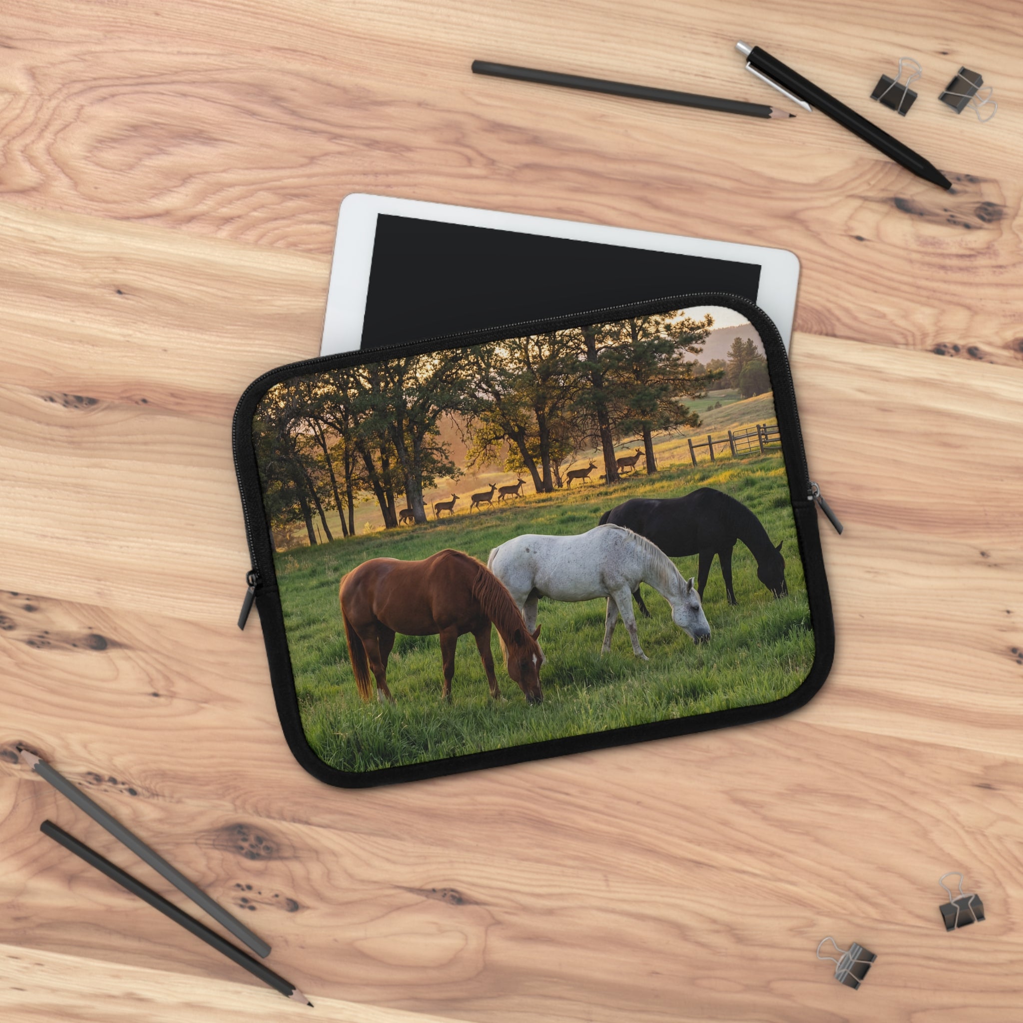 Laptop Sleeve Horse Pasture / Scenic Grazing Horses Laptop Case