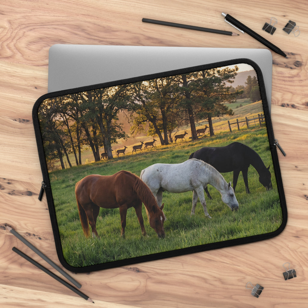 Laptop Sleeve Horse Pasture / Scenic Grazing Horses Laptop Case