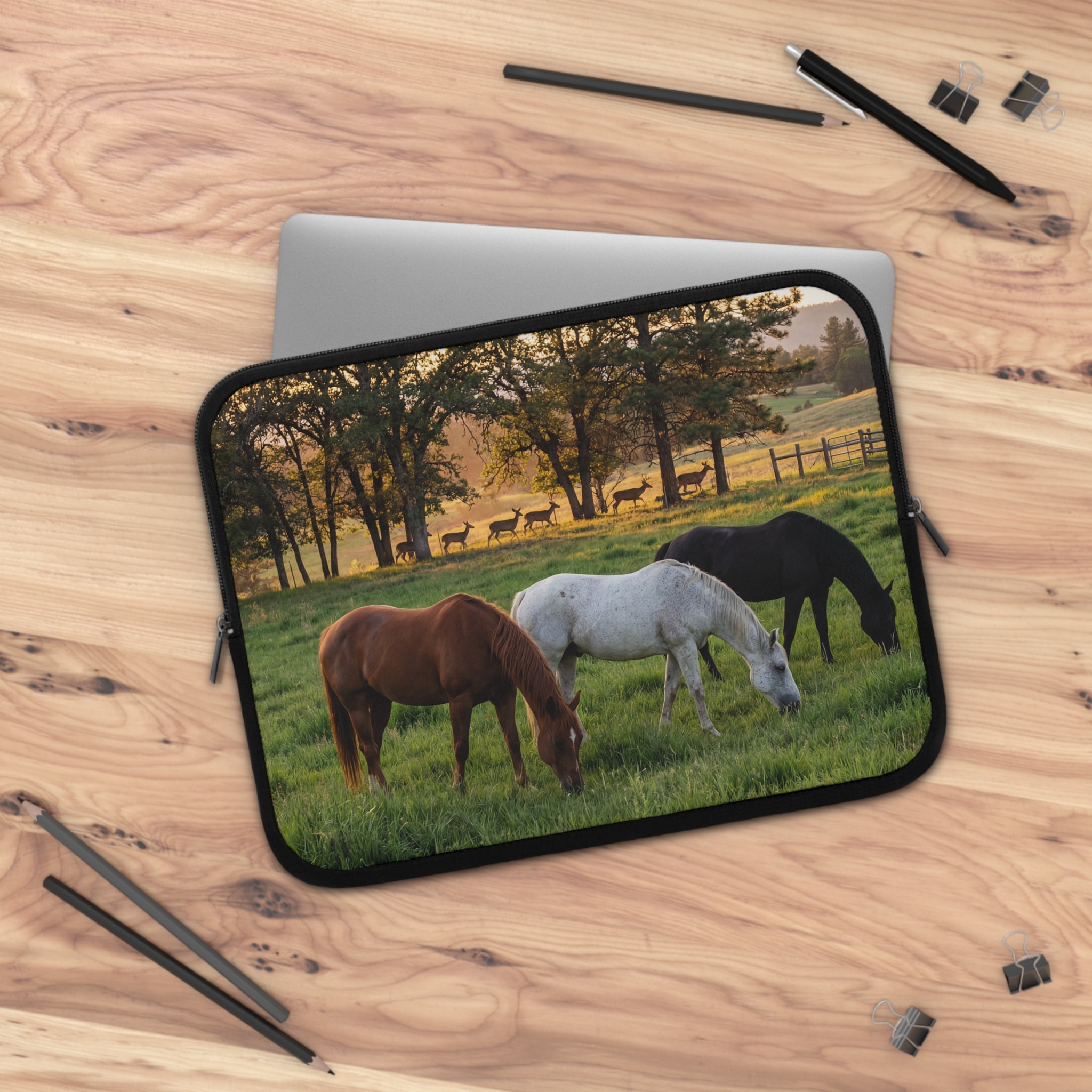 Laptop Sleeve Horse Pasture / Scenic Grazing Horses Laptop Case