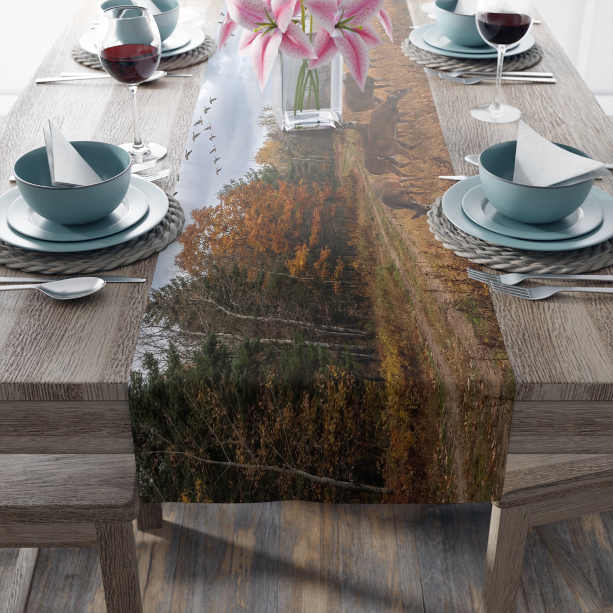 Wandering Deer/Table Runner (Cotton, Poly)