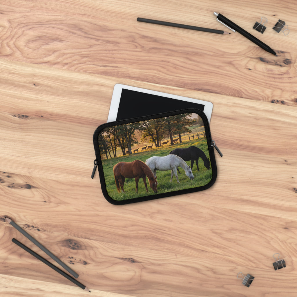 Laptop Sleeve Horse Pasture / Scenic Grazing Horses Laptop Case