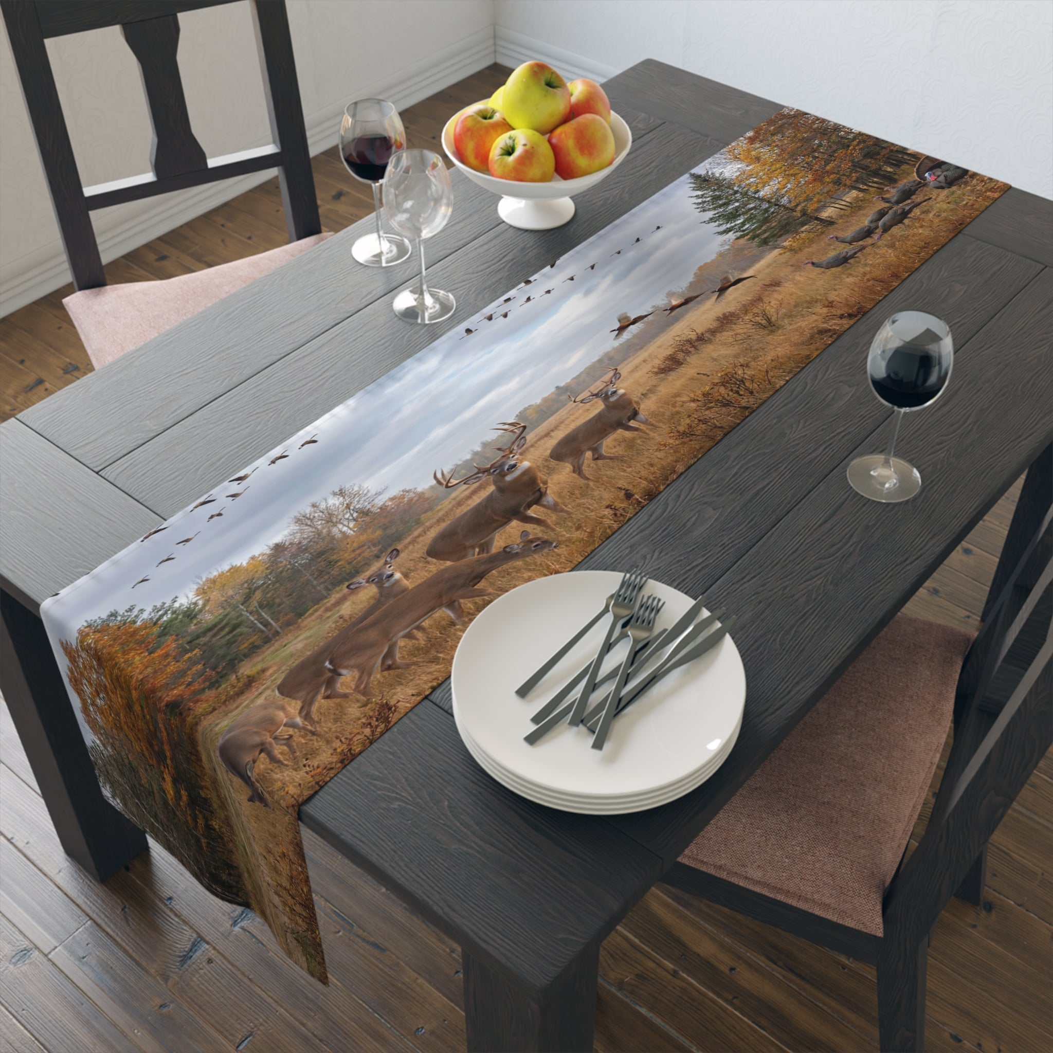 Wandering Deer/Table Runner (Cotton, Poly)